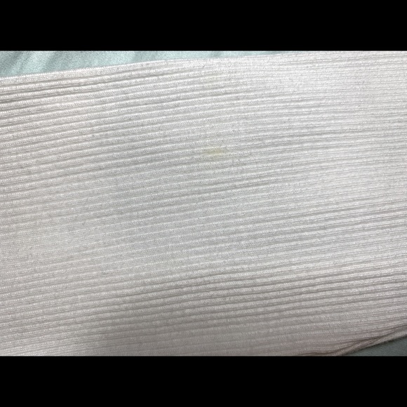 American eagle long sleeve crop top 🤍 - Picture 4 of 5